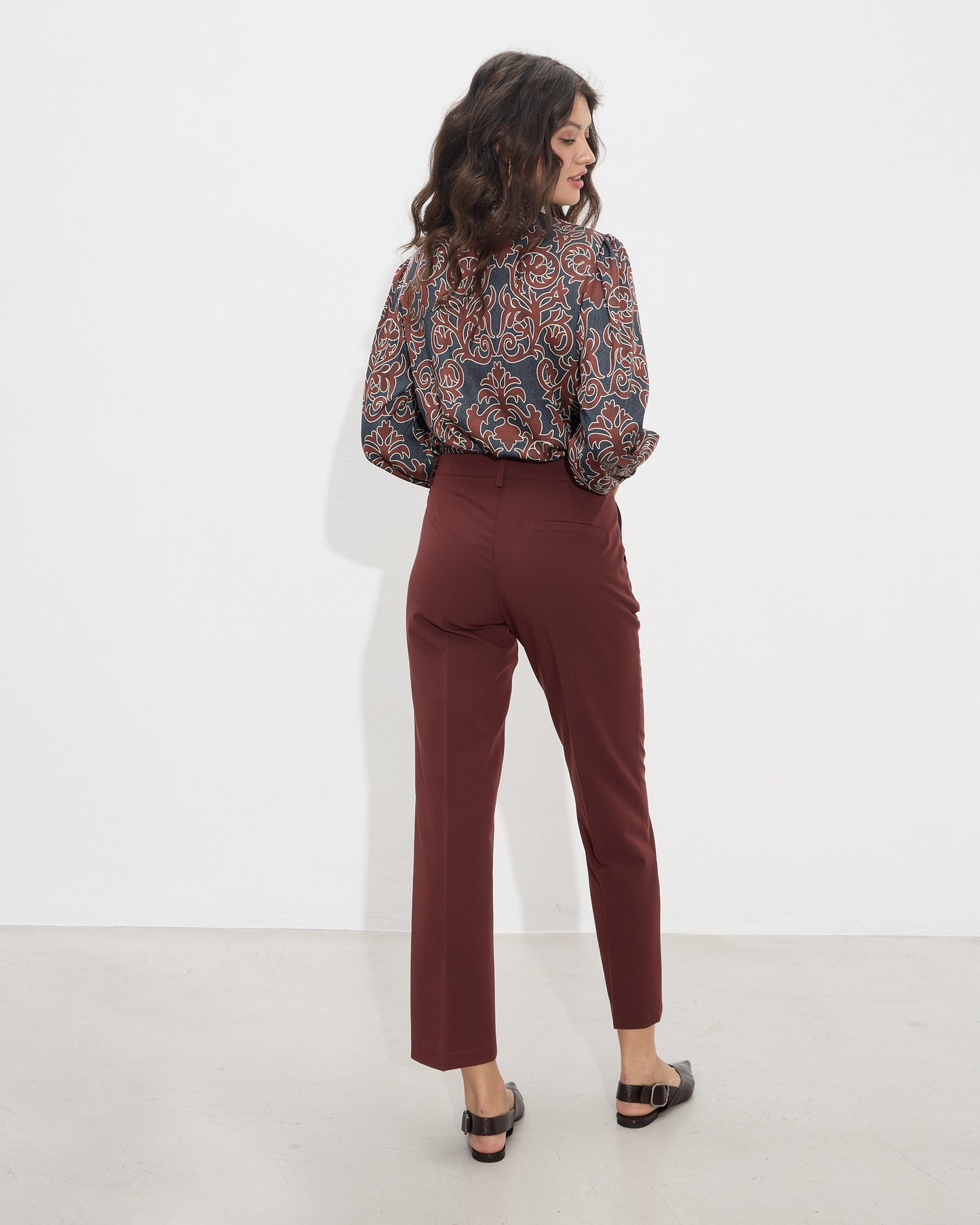 Passager - Pantallona serioze vishnje