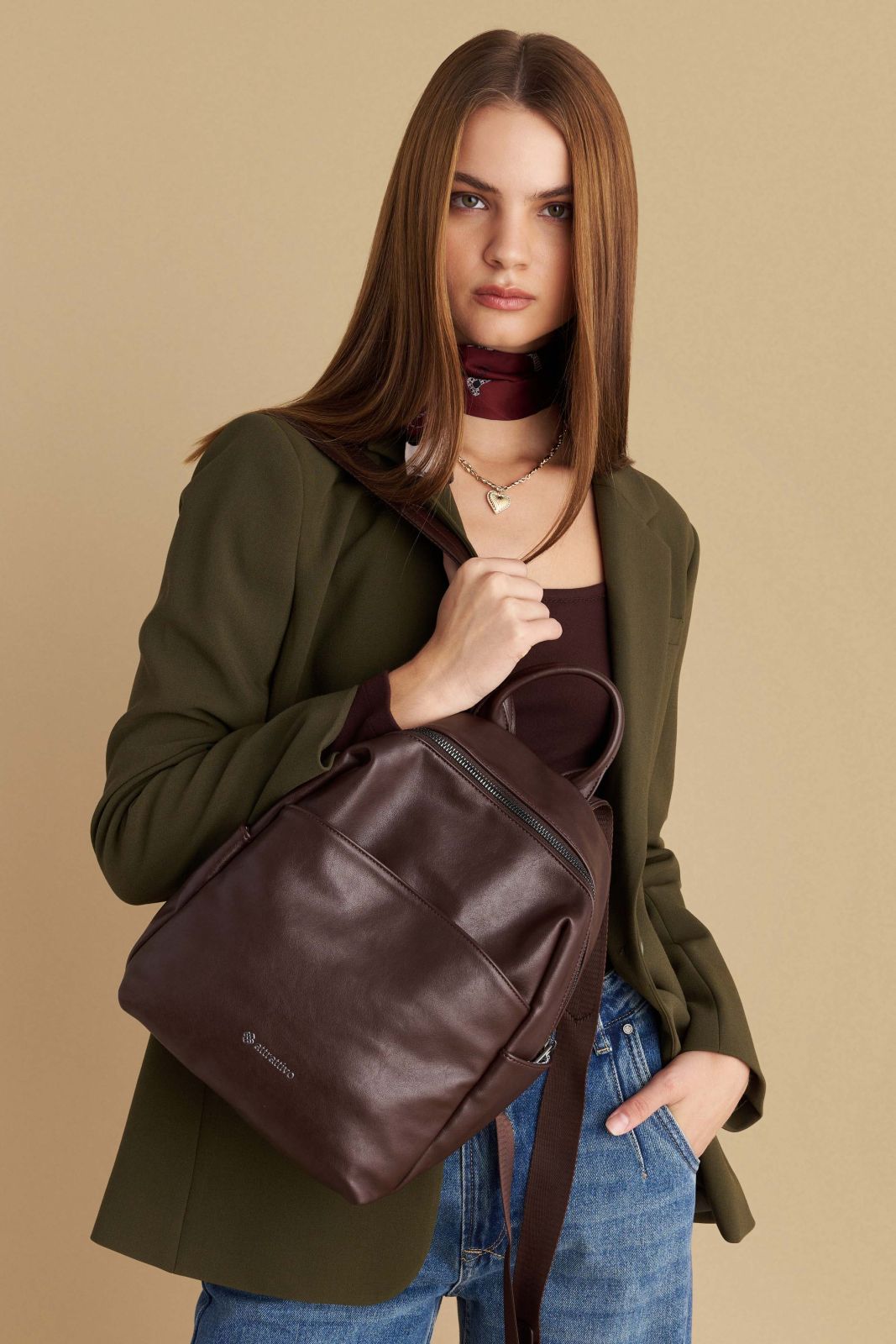 attrattivo - Cante lekure shpine ne ngjyren kafe