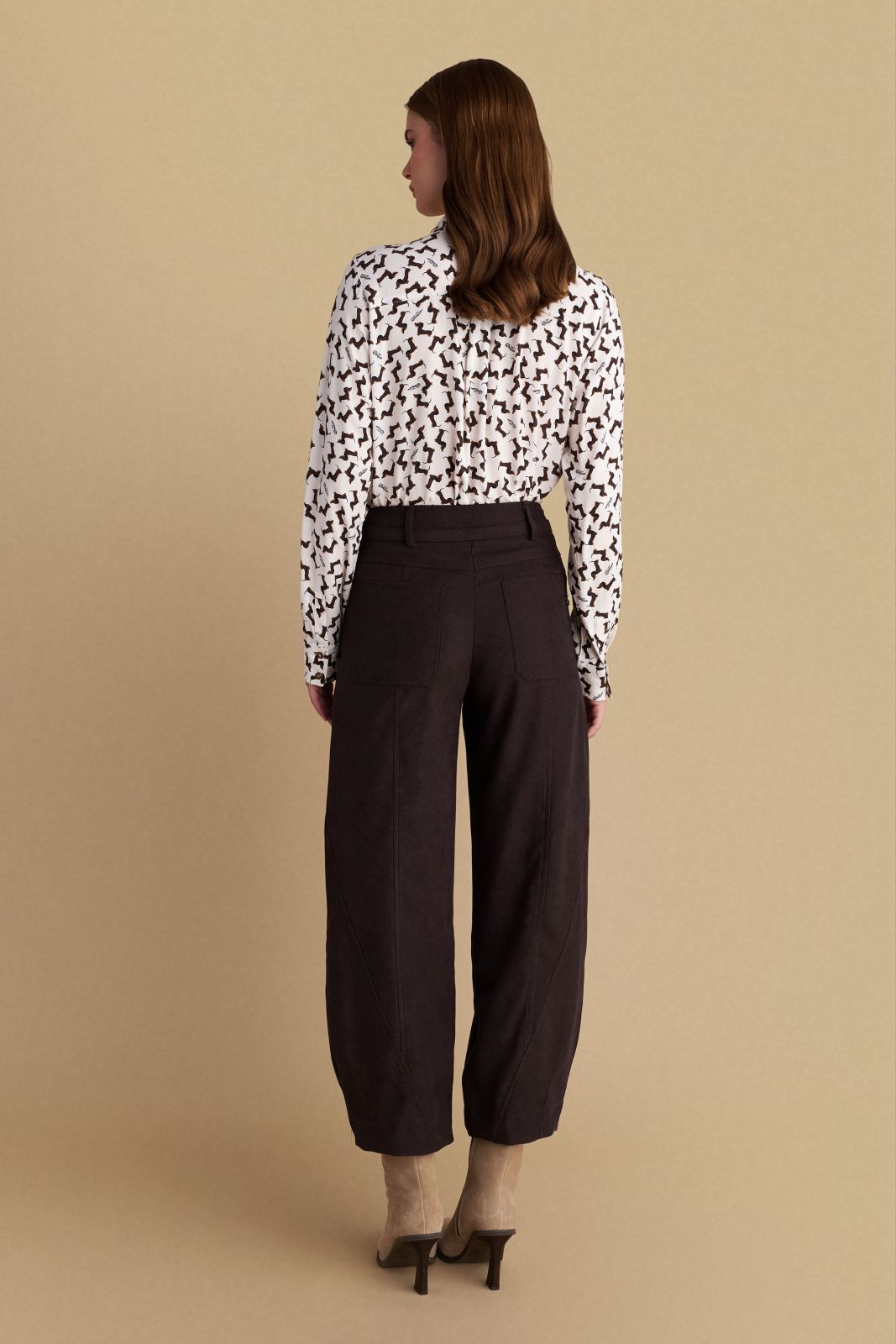 attrattivo - Pantallona jeshile dhe kafe me prerje te lirshme dhe rrip