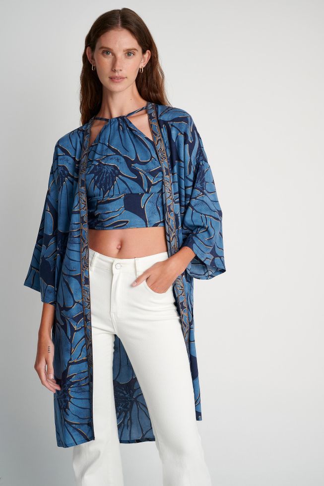 attrattivo - Kimono blu me printe me lule me menge trecerekshe dhe lidhje ne mes