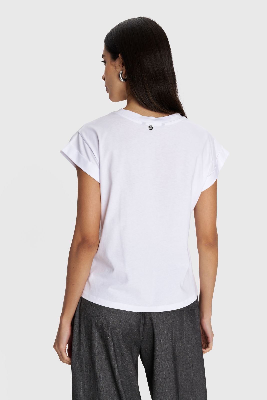 ALE - Bluze e bardhe me dizajn kollare