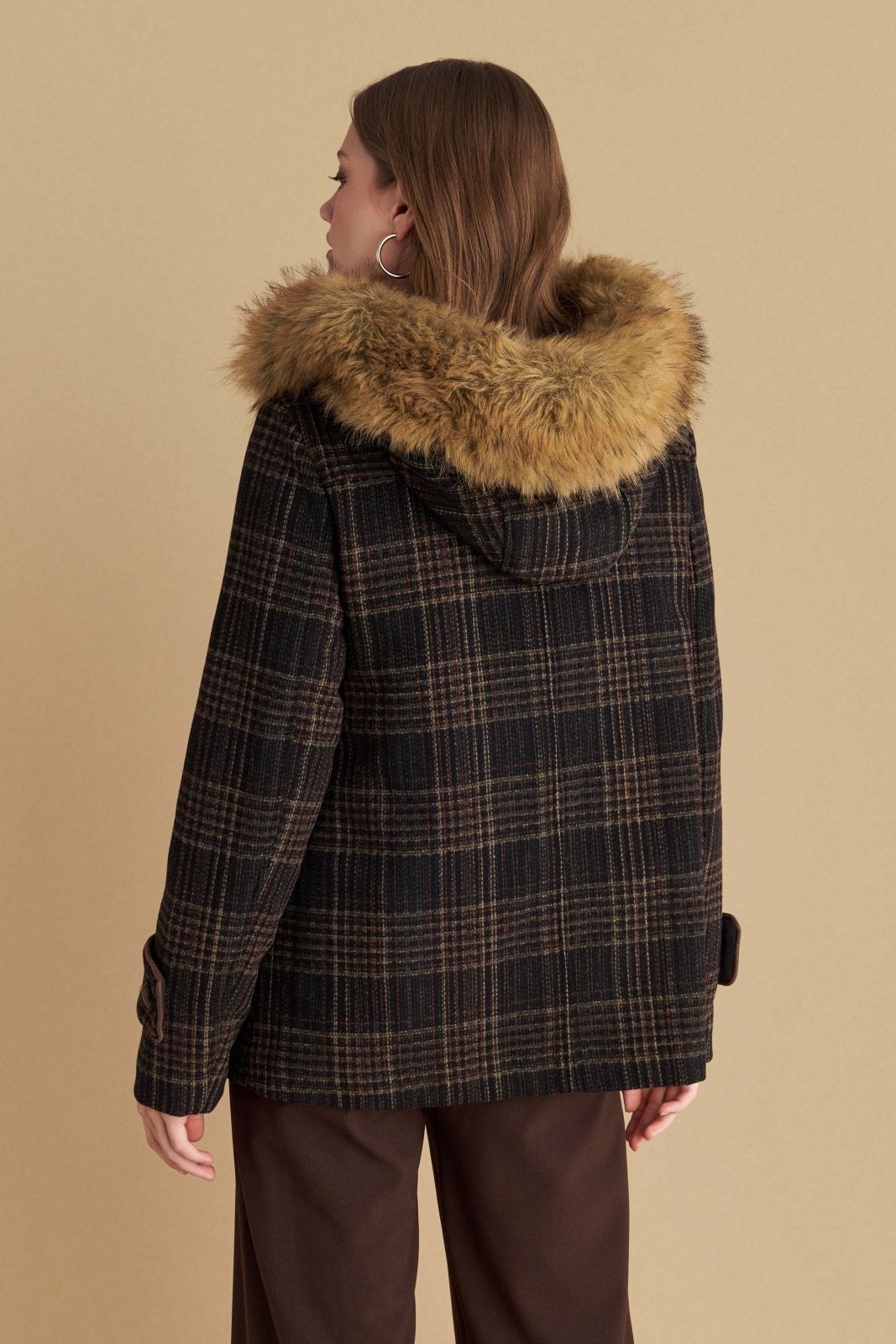 attrattivo - Pallto e shkurter kafe me kapuc dhe kuadrate