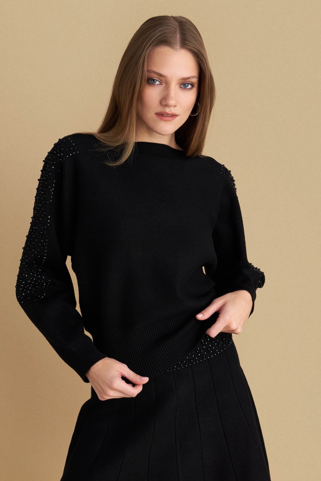 attrattivo - Pulover e zeze e thurur me detaje guresh dekorative