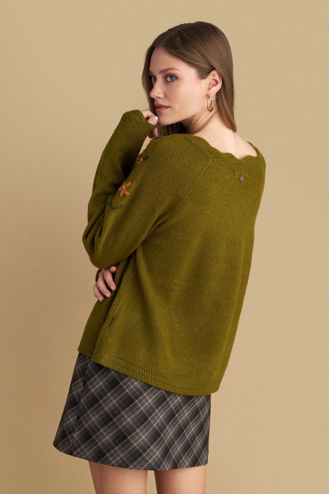 attrattivo - Pulover jeshile e thurur me qendisje