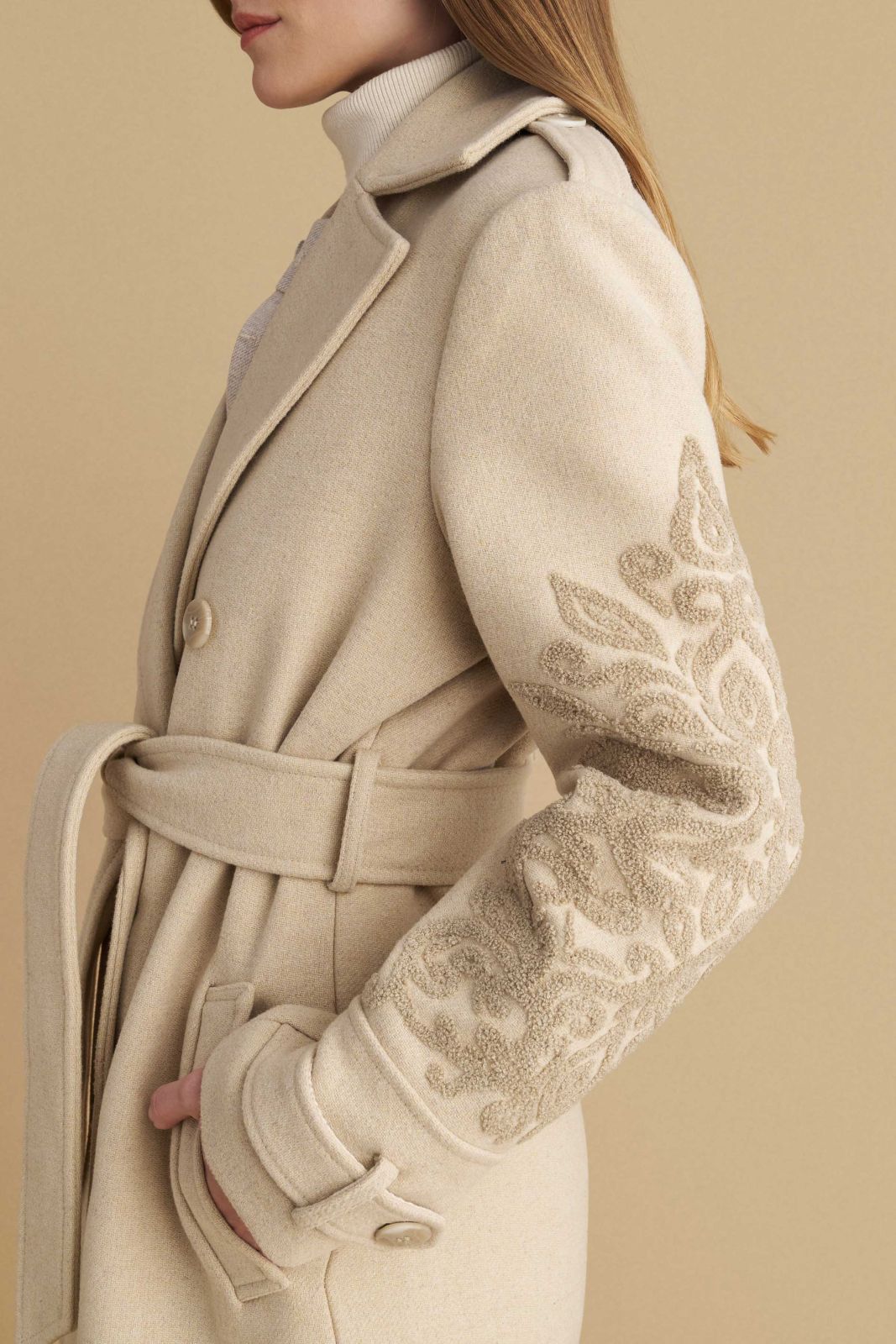 attrattivo - Pallto bezhe me qendisje dhe me rrip