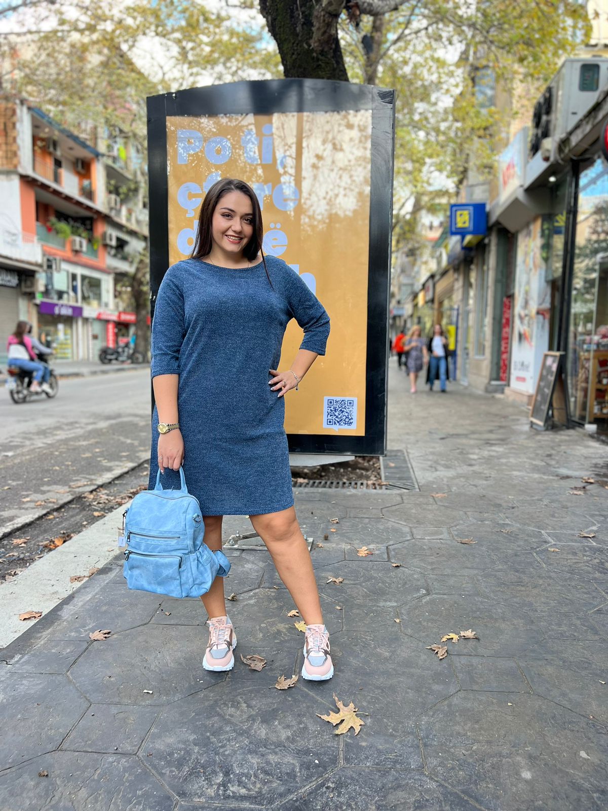 ONLY CARMAKOMA (big size) - Fustan blu i lirshem