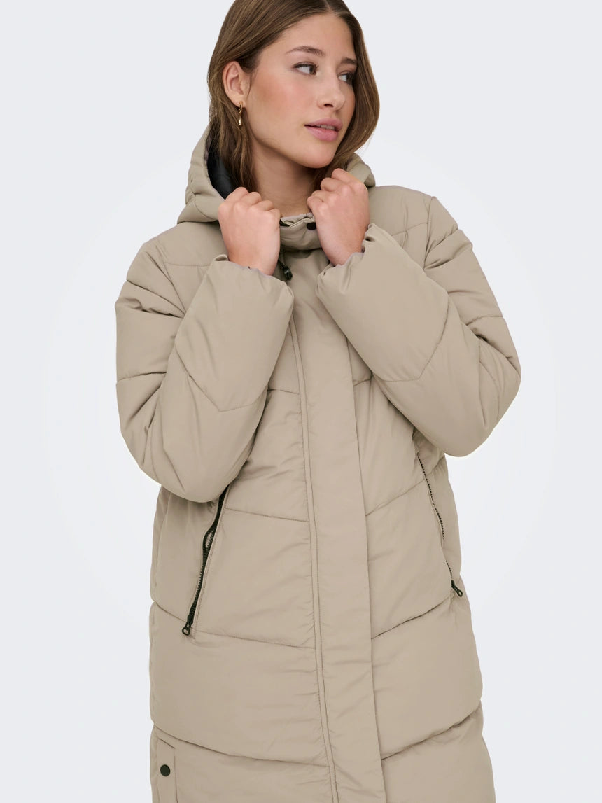 ONLY - Xhup vishnje dhe bezhe me kapuc