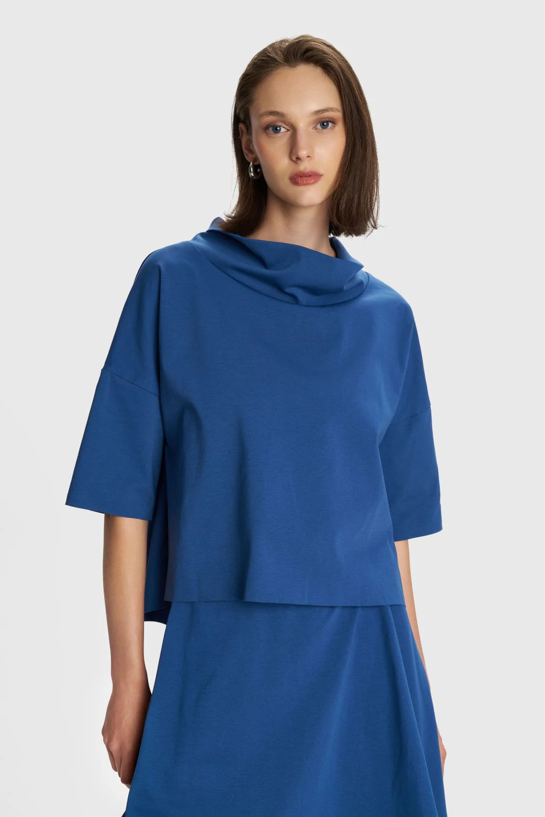 ALE - Set bluze dhe fund ngjyre blu me prerje asimetrike