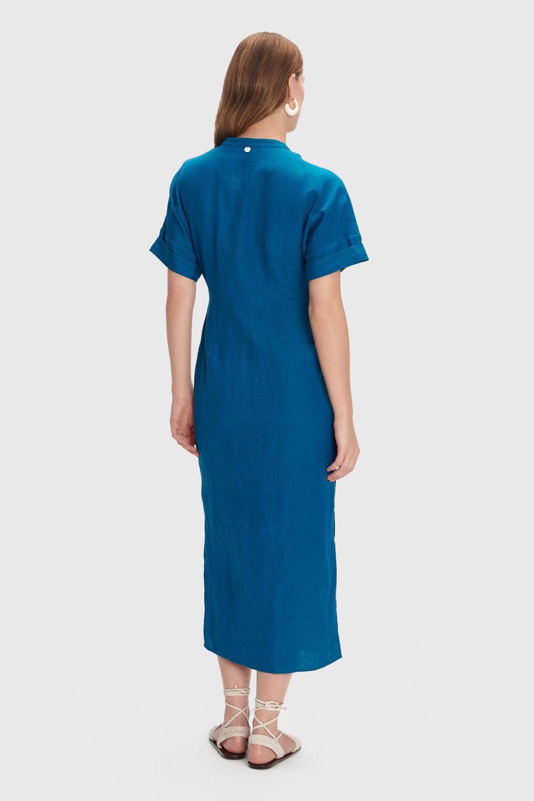 ALE - Fustan lino bezhe dhe blu me prerje asimetrike