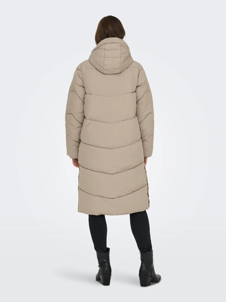 ONLY - Xhup vishnje dhe bezhe me kapuc