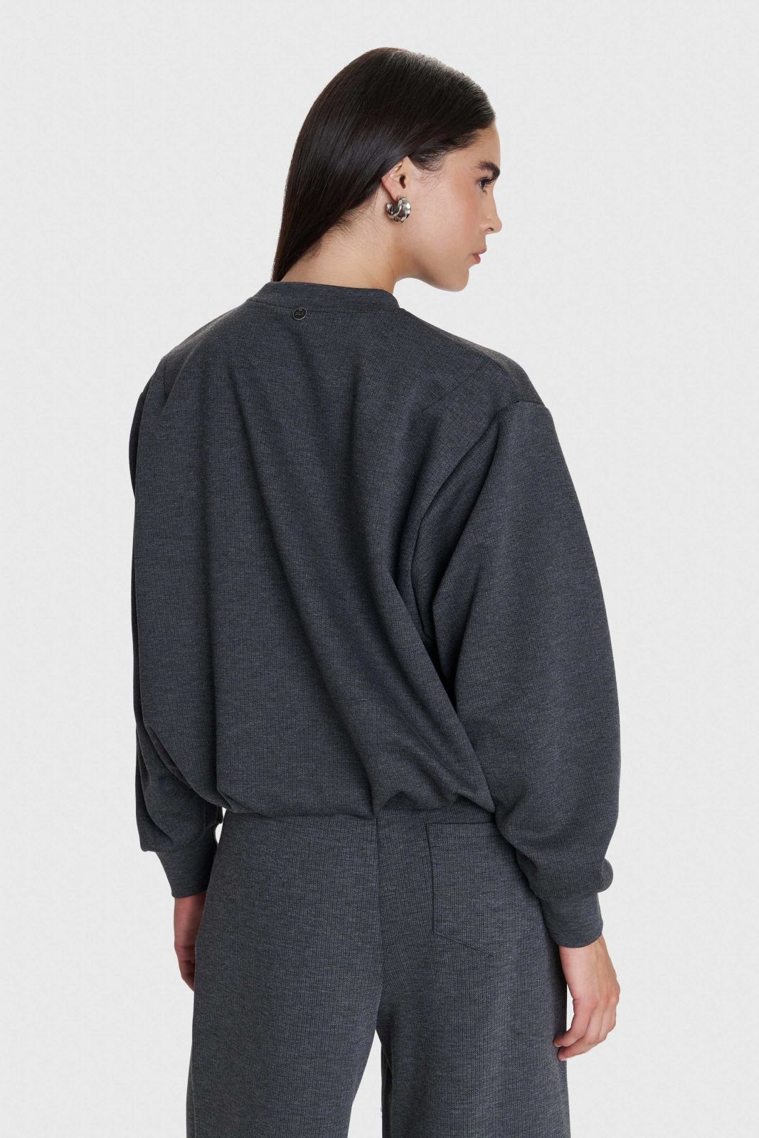 ALE - Pulover gri ne prerje te gjere