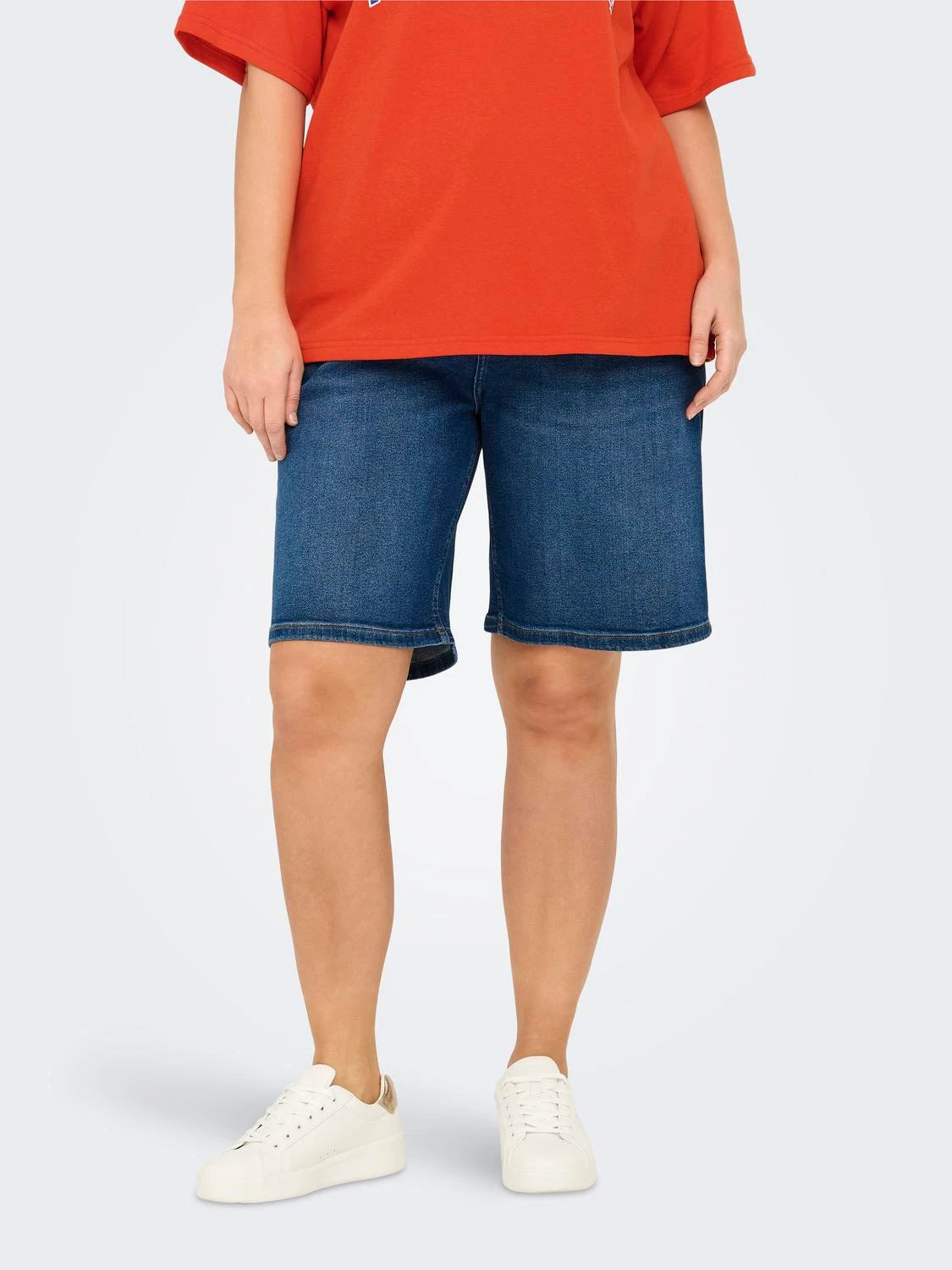 ONLY CARMAKOMA (big size) - Pantallona xhins te shkurta ngjyre blu