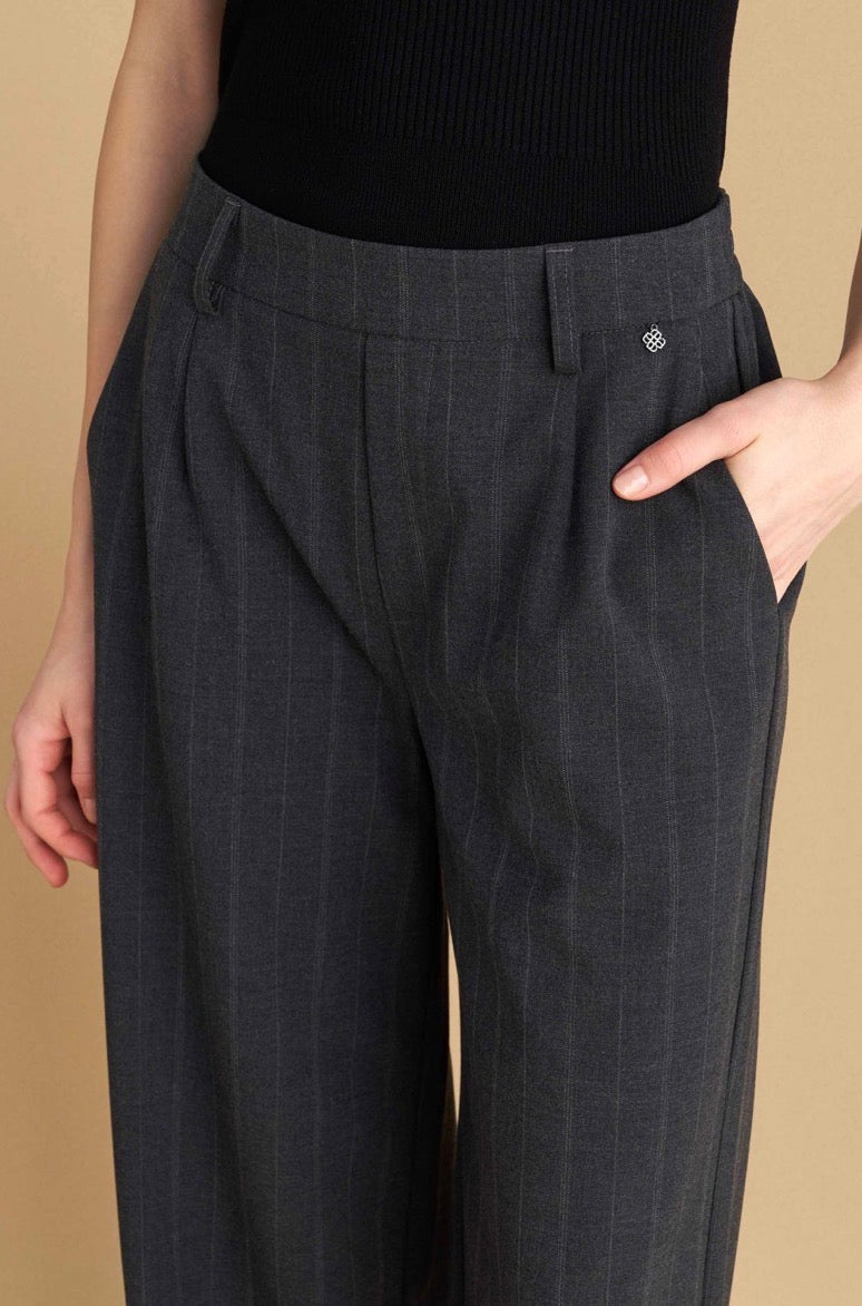 attrattivo - Pantallona gri me vija dhe me llastik ne bel