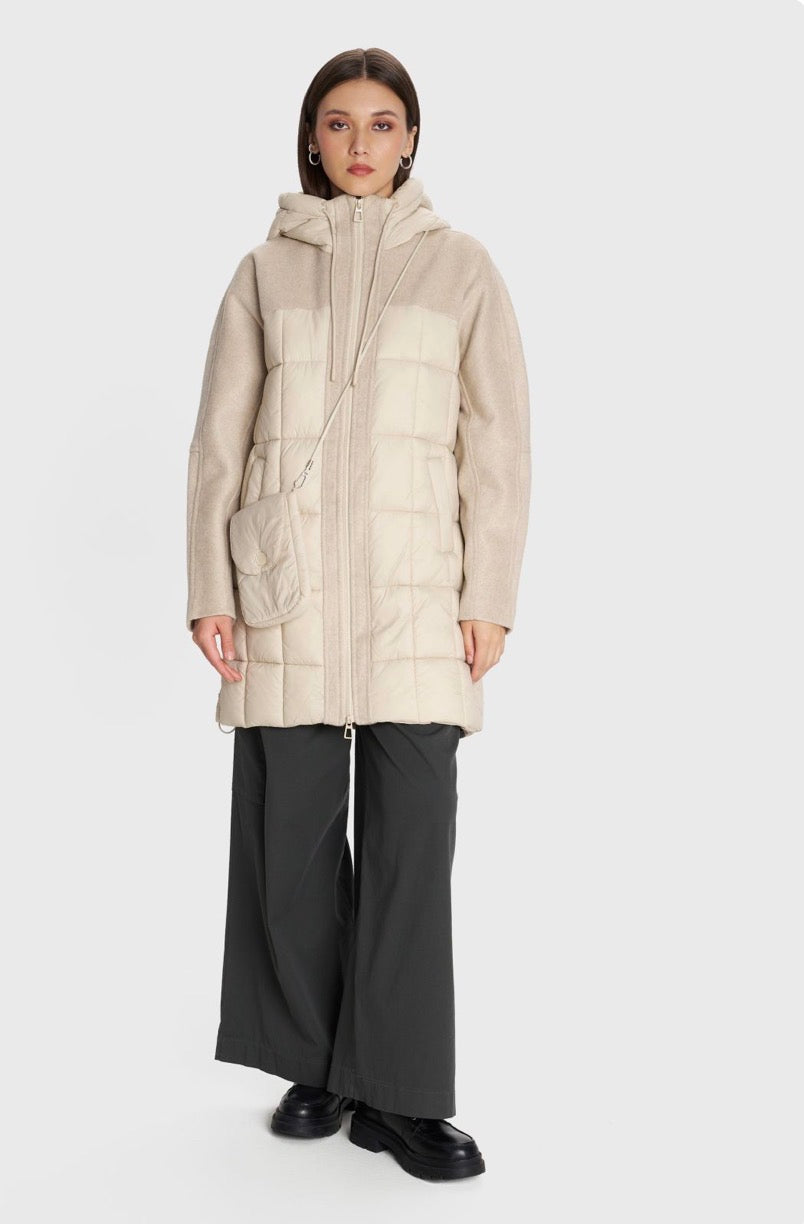 ALE - Pallto bezhe dhe e zeze trecerekshe me kapuc dhe cante