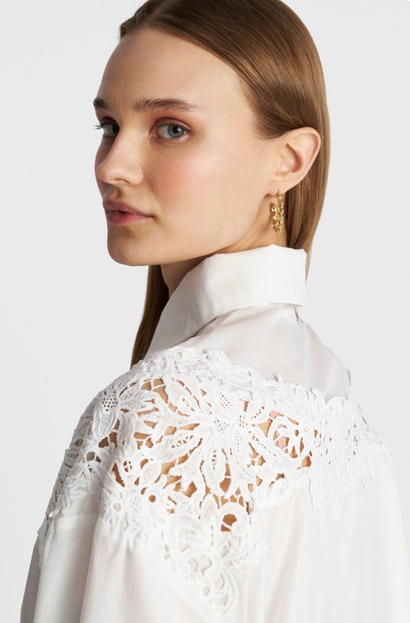 ALE - Kemishe pambuku e bardhe me detaje dantelle