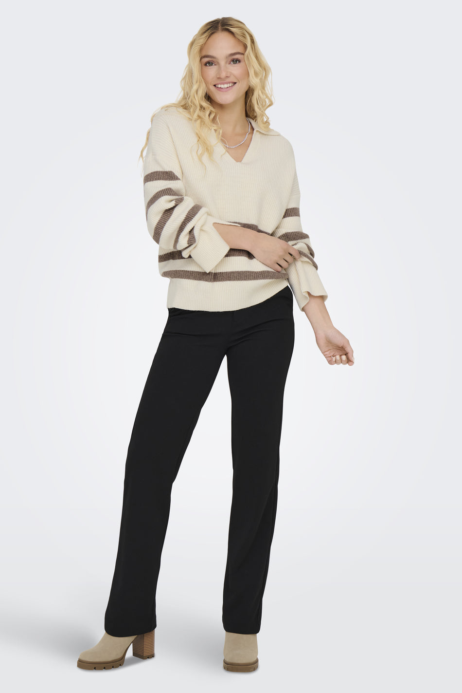 ONLY - Pulover-Bluze ngjyre pana me vija blu, kafe dhe bojqielli