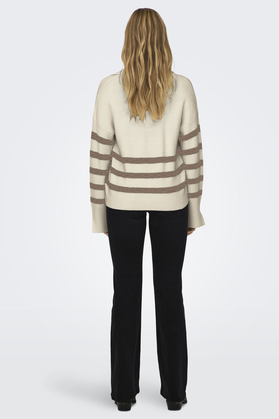 ONLY - Pulover-Bluze ngjyre pana me vija blu, kafe dhe bojqielli