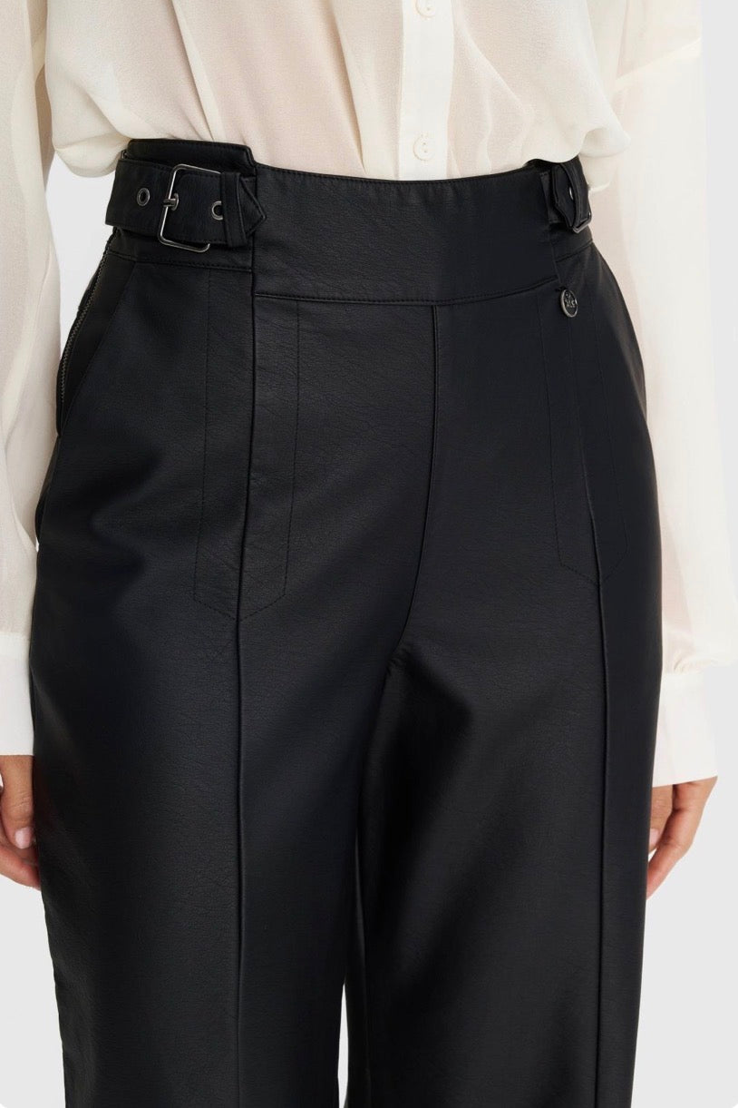 ALE - Pantallona lekure te zeza me kapje ne ane