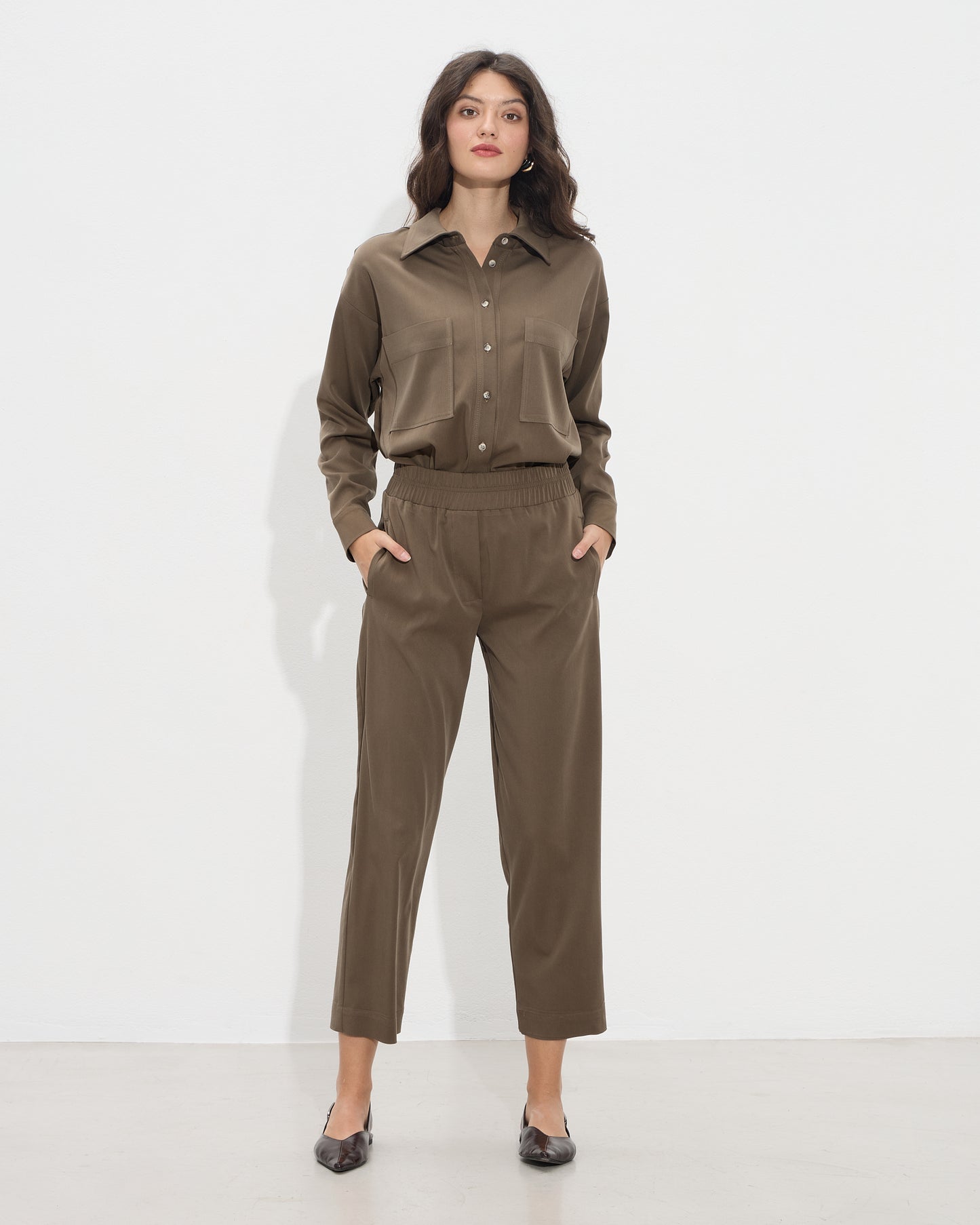 Passager - Pantallona jeshile dhe te zeza prerje e drejte me llastik ne bel