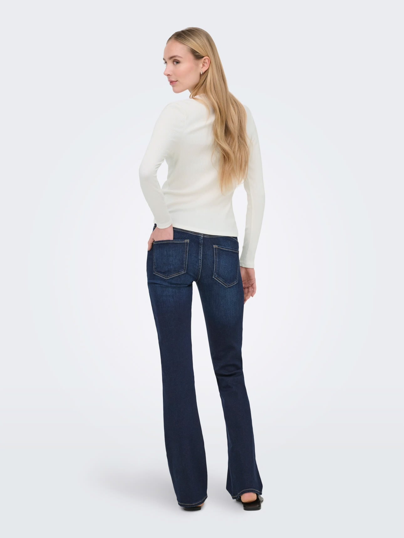 ONLY - Bluze kafe, e bardhe dhe e zeze me detaje dantelle