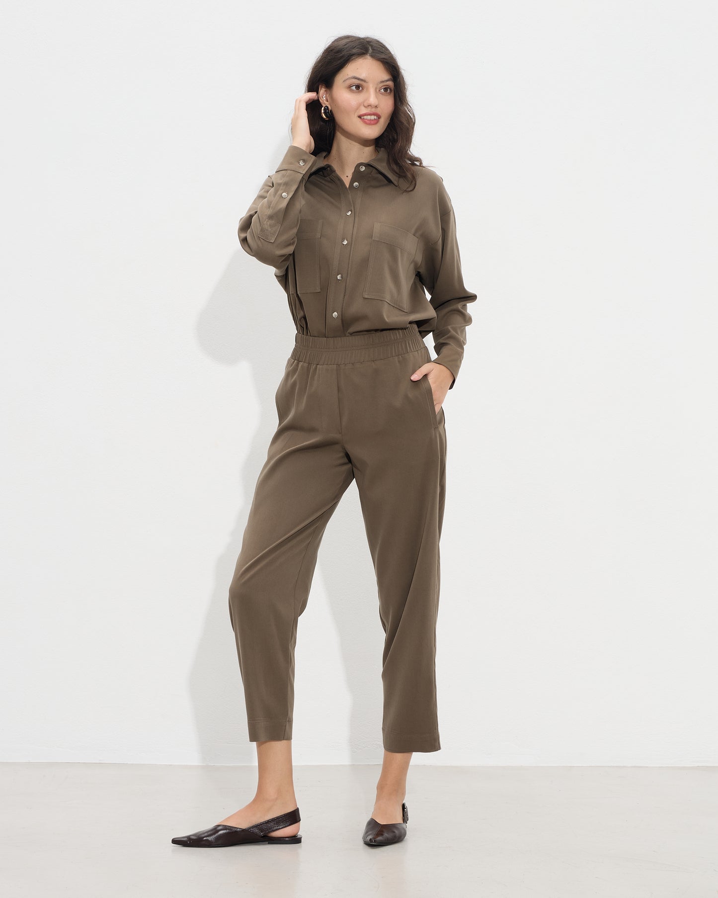 Passager - Pantallona jeshile dhe te zeza prerje e drejte me llastik ne bel