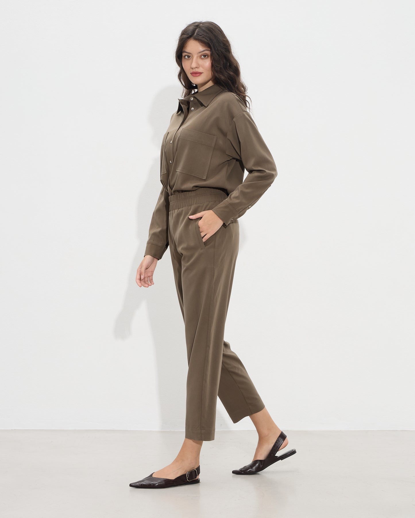 Passager - Pantallona jeshile dhe te zeza prerje e drejte me llastik ne bel