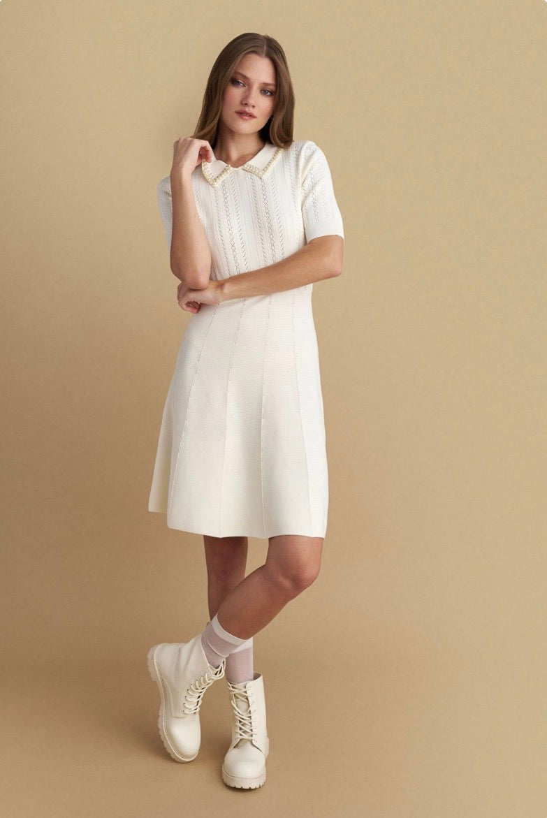 attrattivo - Fustan i shkurter bezhe dhe i zi me perla dekorative