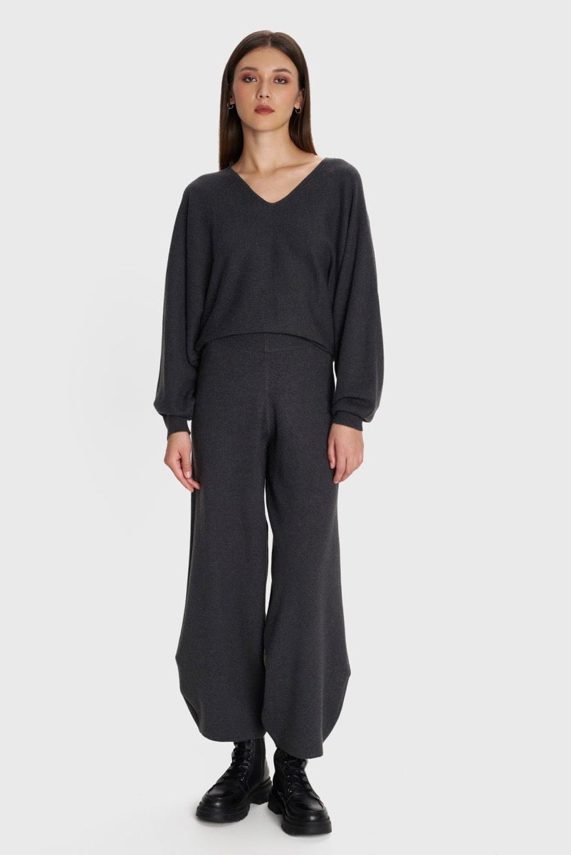 ALE - Set deve pulover me jake V dhe pantallona ne ngjyren vishnje dhe gri