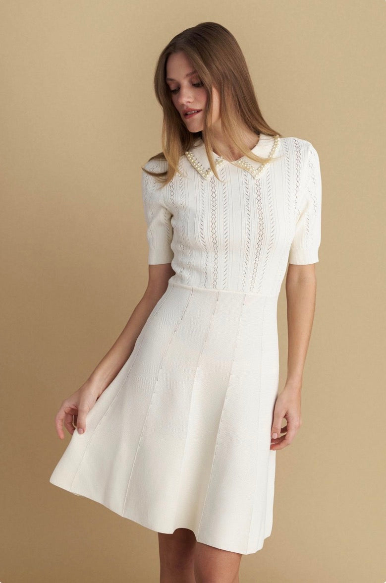 attrattivo - Fustan i shkurter bezhe dhe i zi me perla dekorative