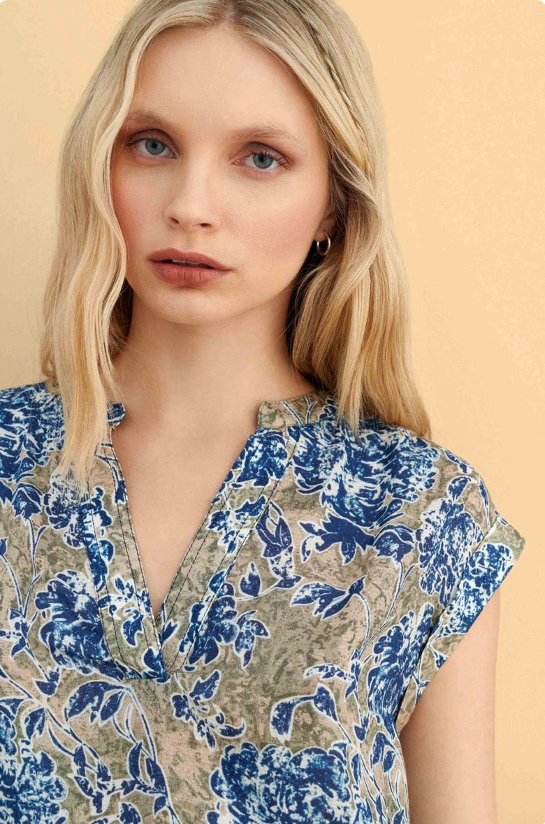 attrattivo - Bluze me jake V dhe printe shumengjyreshe