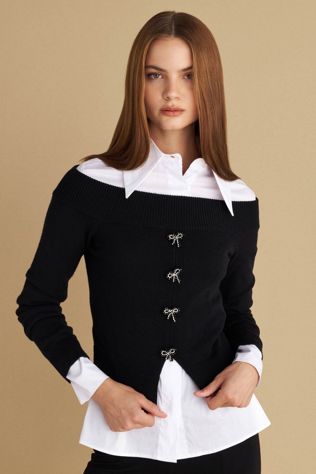 attrattivo - Bluze e bardhe dhe e zeze e thurur dhe me detaje fjongosh