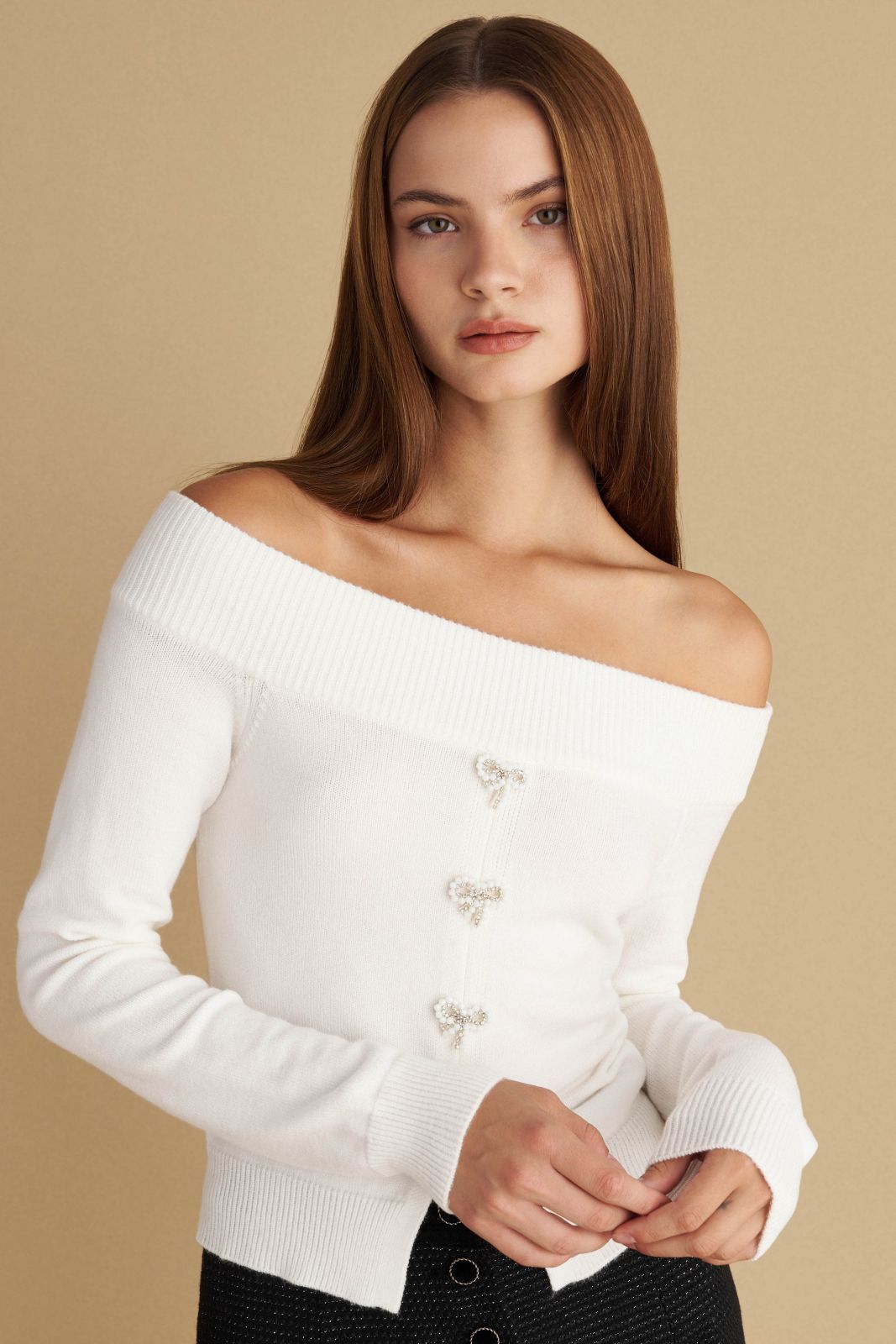 attrattivo - Bluze e bardhe dhe e zeze e thurur dhe me detaje fjongosh