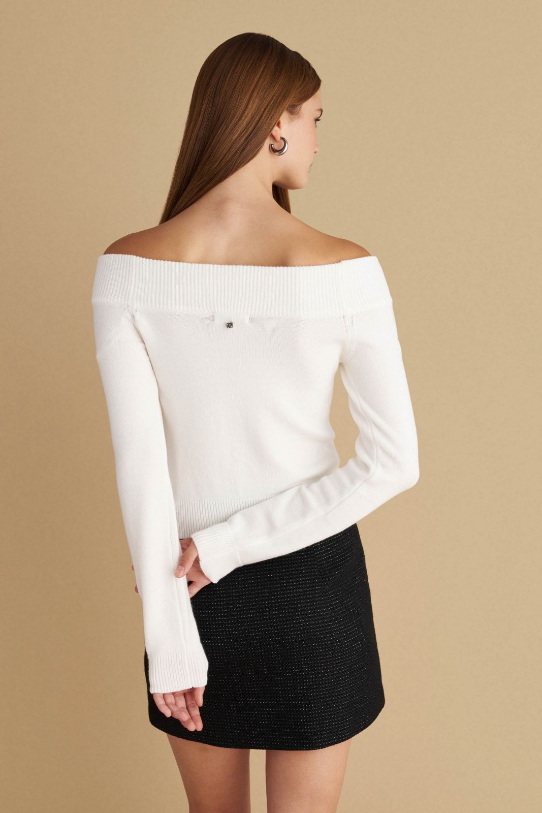 attrattivo - Bluze e bardhe dhe e zeze e thurur dhe me detaje fjongosh