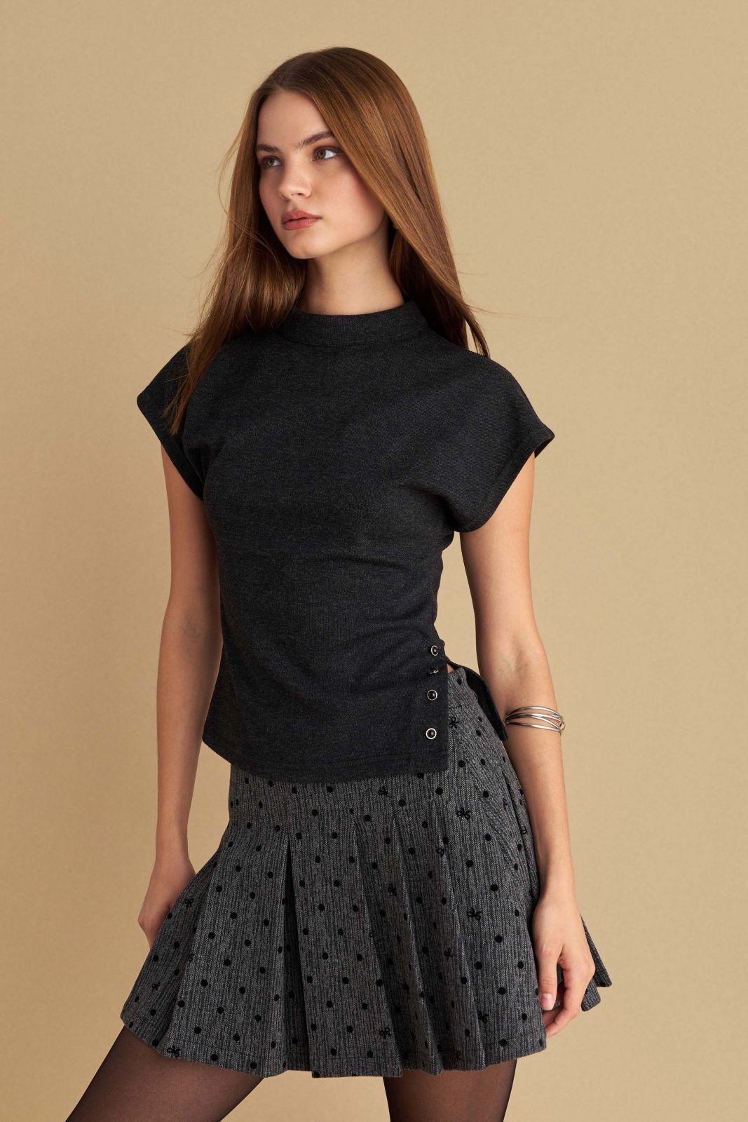 attrattivo - Bluze gri pa menge me kopsa dekorative