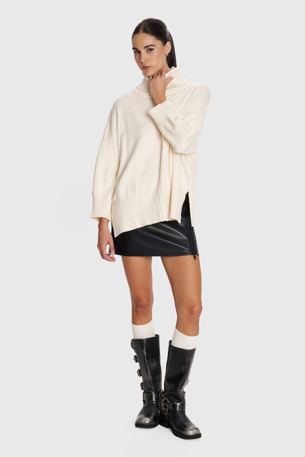 ALE - Pulover jeshile , e bardhe dhe e zeze e thurur dhe me jake te lirshme