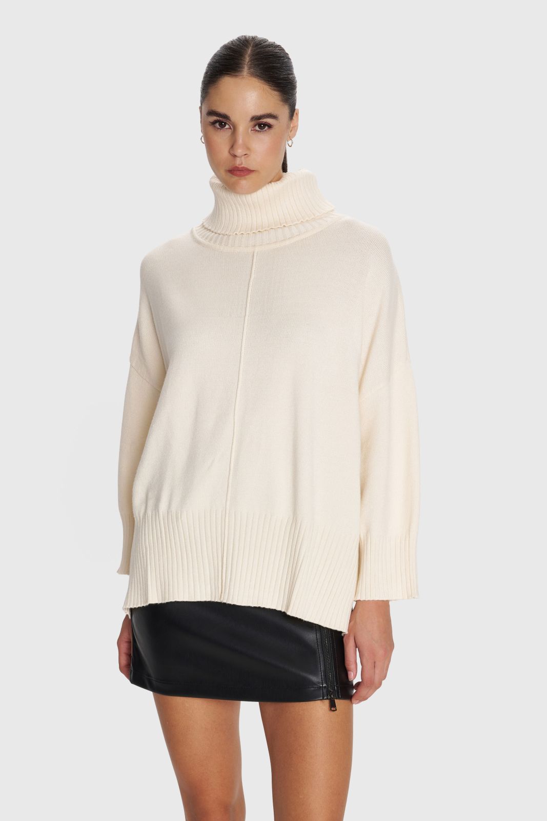 ALE - Pulover jeshile , e bardhe dhe e zeze e thurur dhe me jake te lirshme