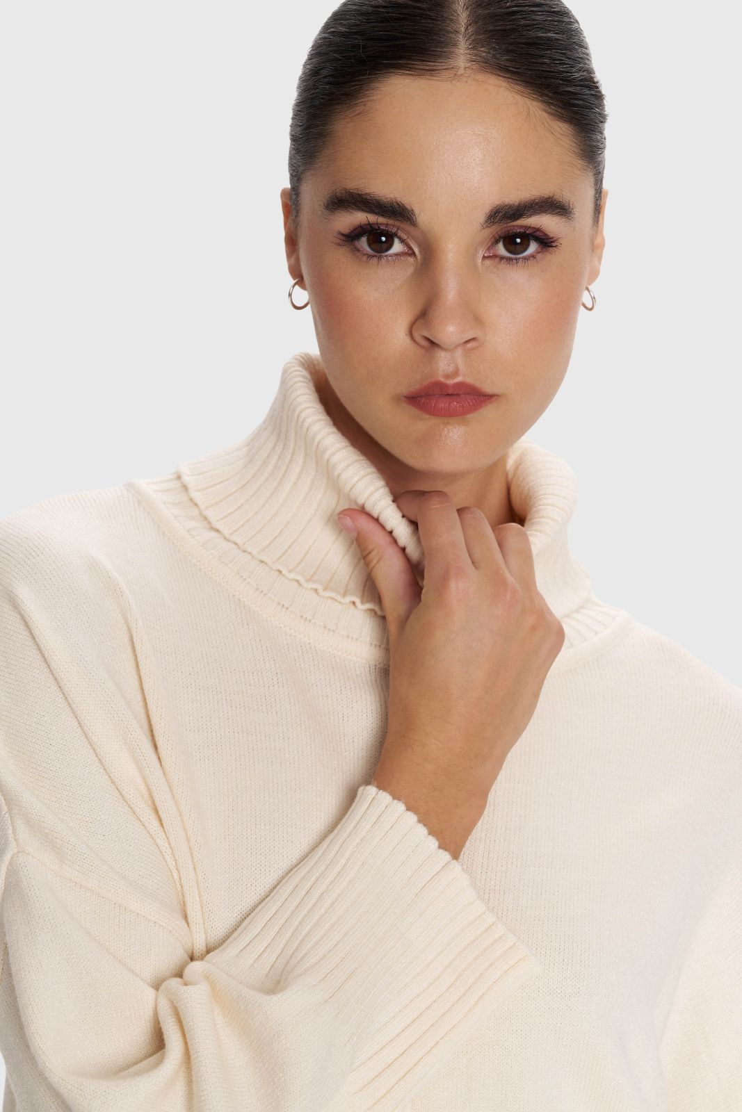 ALE - Pulover jeshile , e bardhe dhe e zeze e thurur dhe me jake te lirshme