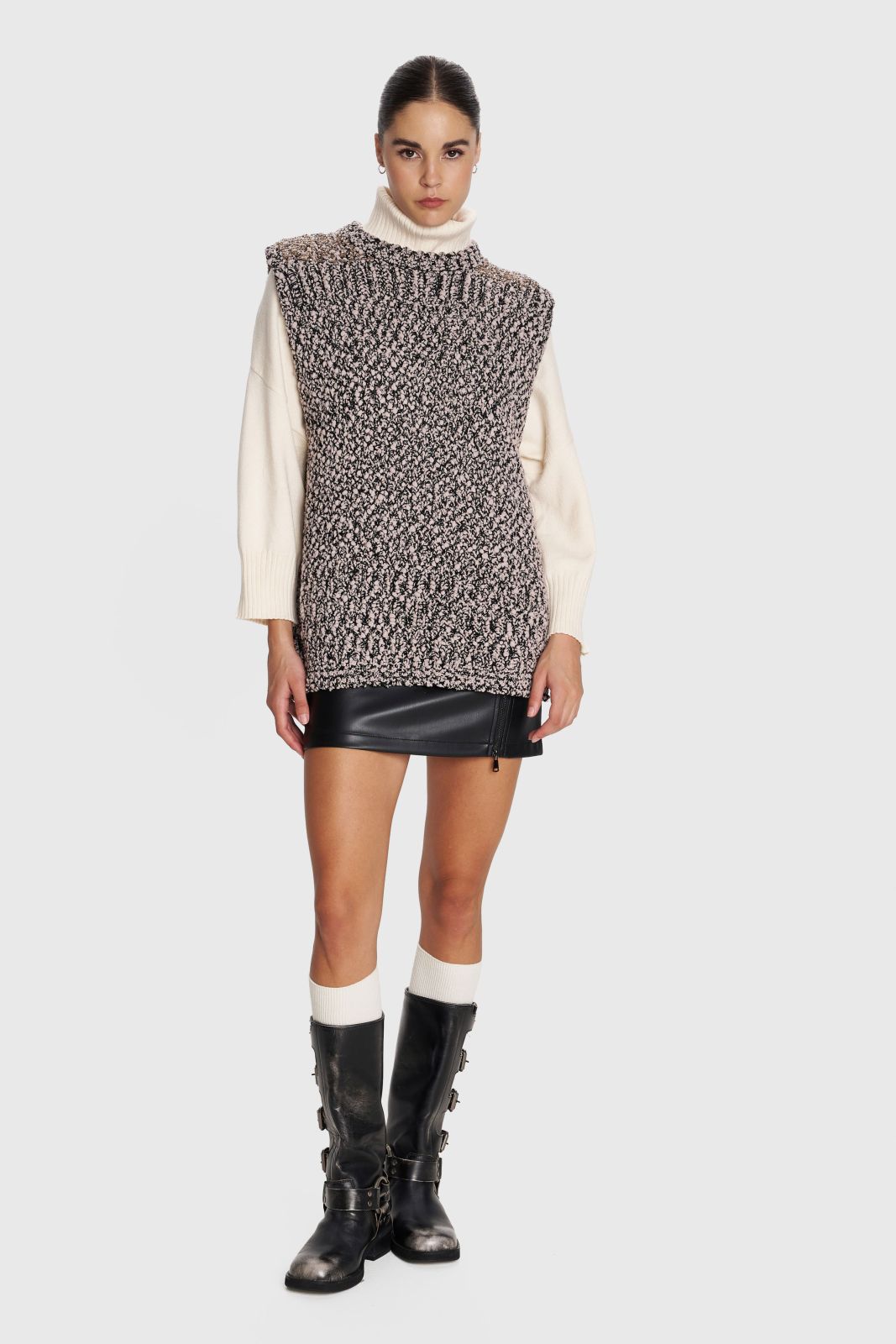 ALE - Pulover jeshile , e bardhe dhe e zeze e thurur dhe me jake te lirshme