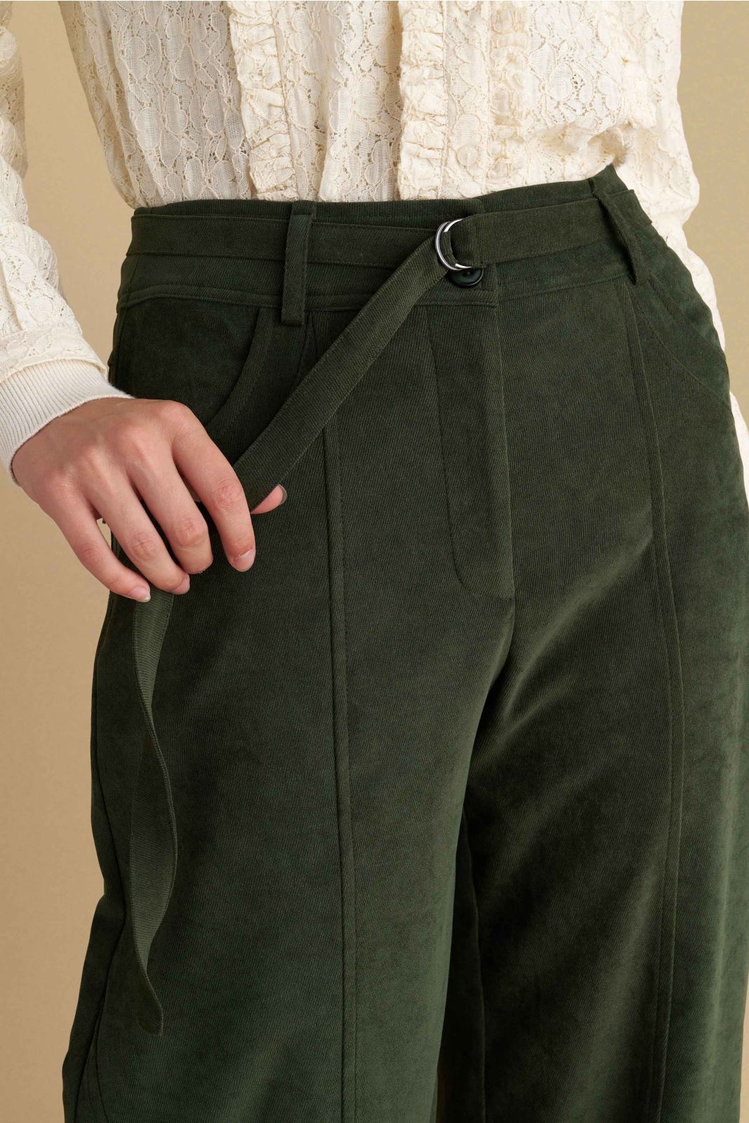 attrattivo - Pantallona jeshile dhe kafe me prerje te lirshme dhe rrip