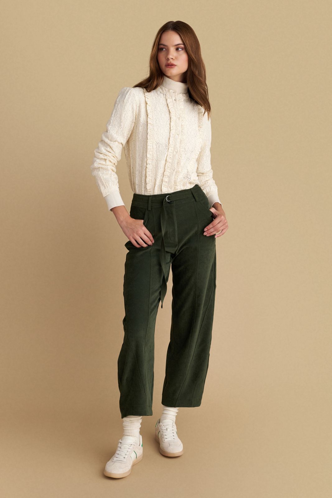 attrattivo - Pantallona jeshile dhe kafe me prerje te lirshme dhe rrip