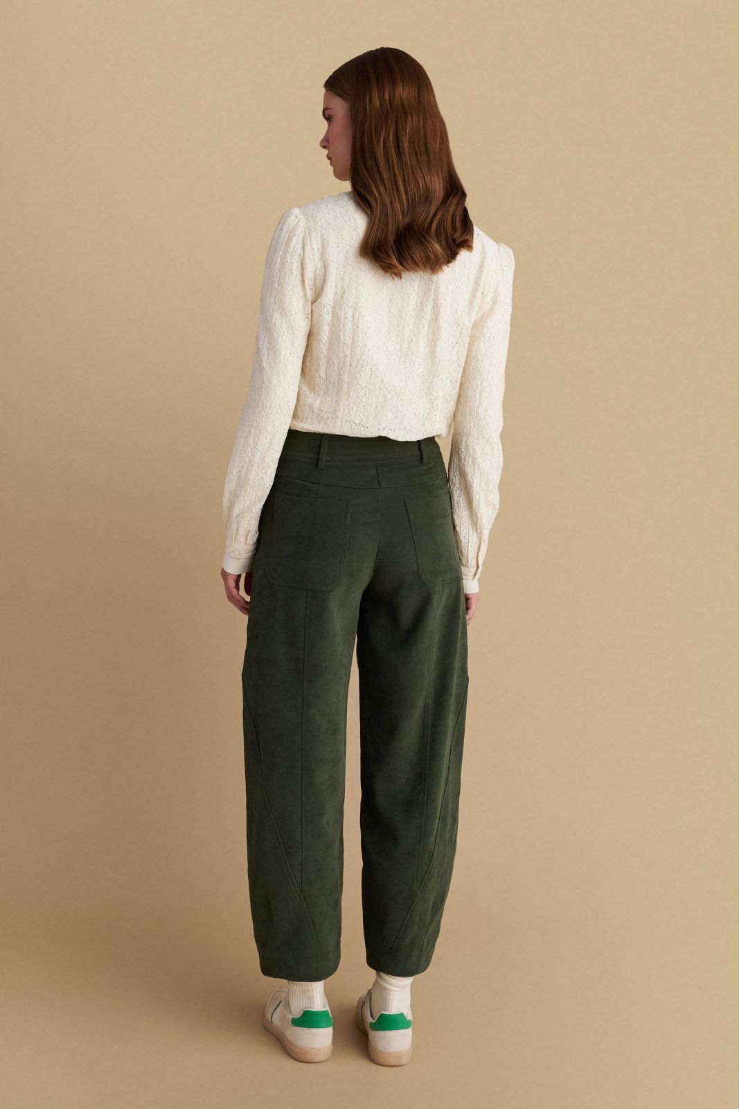 attrattivo - Pantallona jeshile dhe kafe me prerje te lirshme dhe rrip