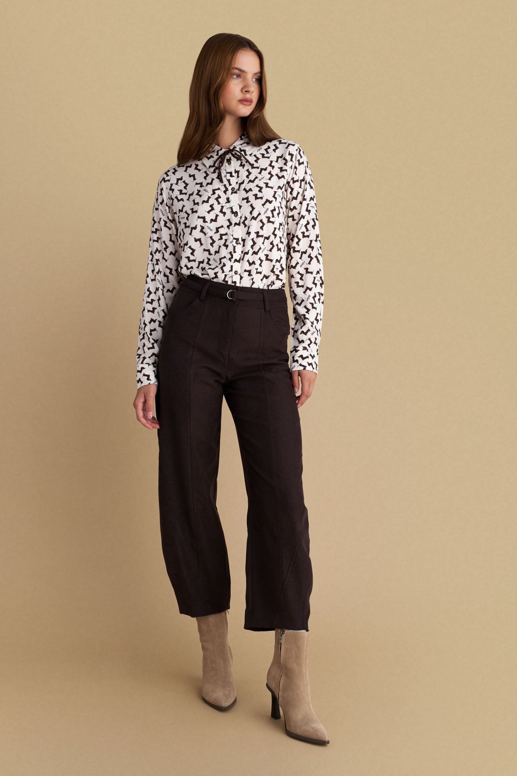 attrattivo - Pantallona jeshile dhe kafe me prerje te lirshme dhe rrip