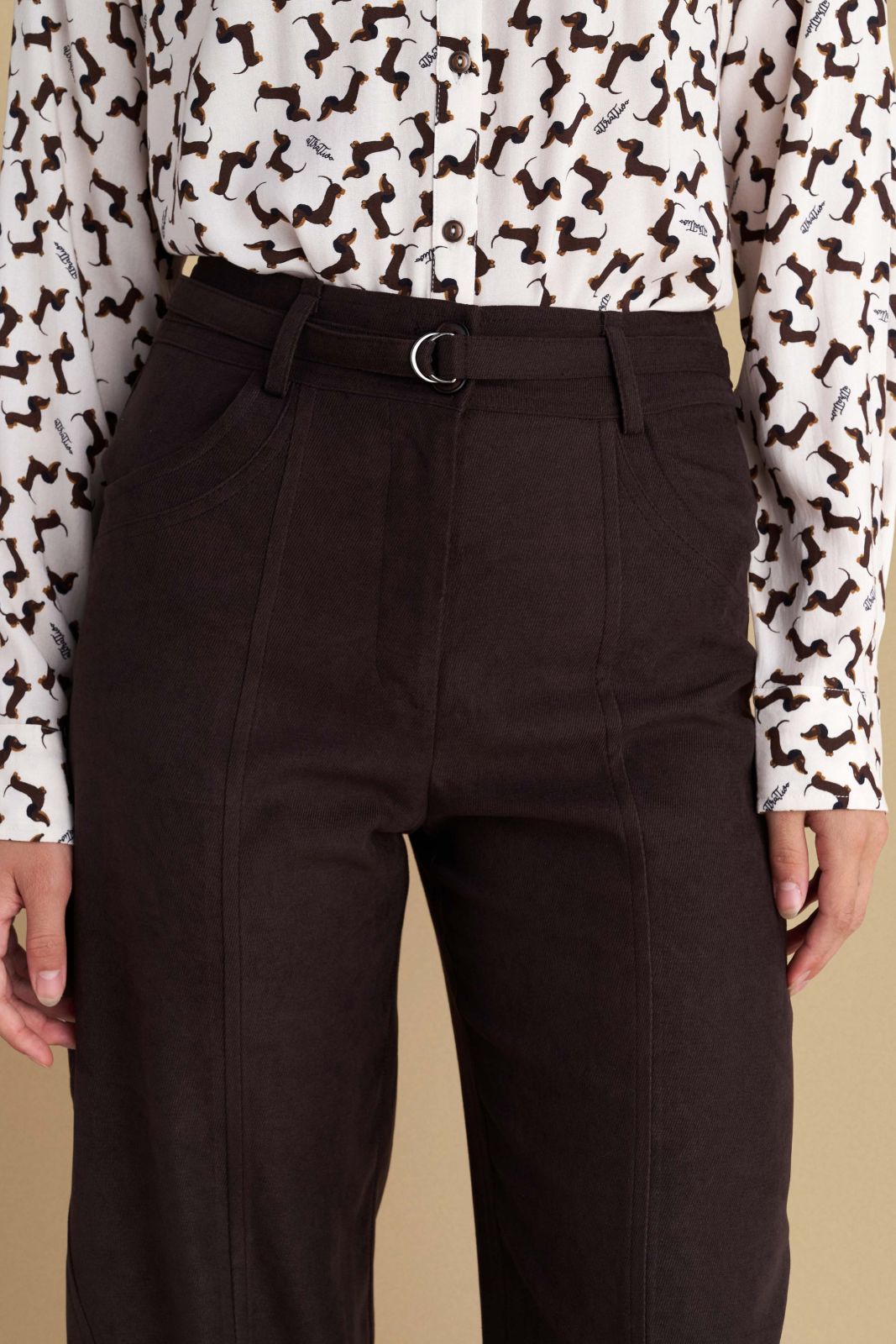 attrattivo - Pantallona jeshile dhe kafe me prerje te lirshme dhe rrip