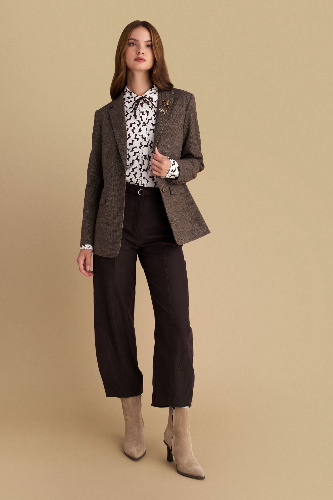 attrattivo - Pantallona jeshile dhe kafe me prerje te lirshme dhe rrip