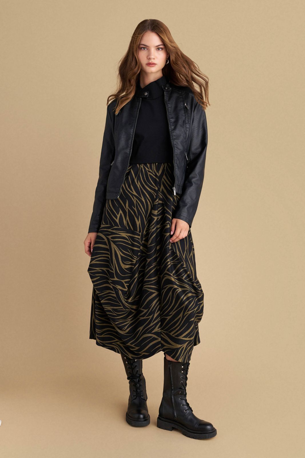 attrattivo - Fustan trecereksh i zi me printe