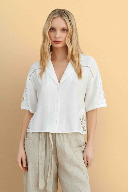 attrattivo - Kemishe e bardhe e shkurter me detaje tyli