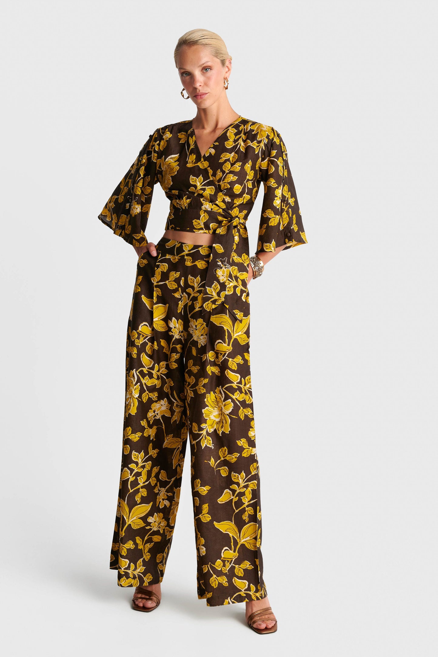 ALE - Set bluze dhe pantallona me motive florale