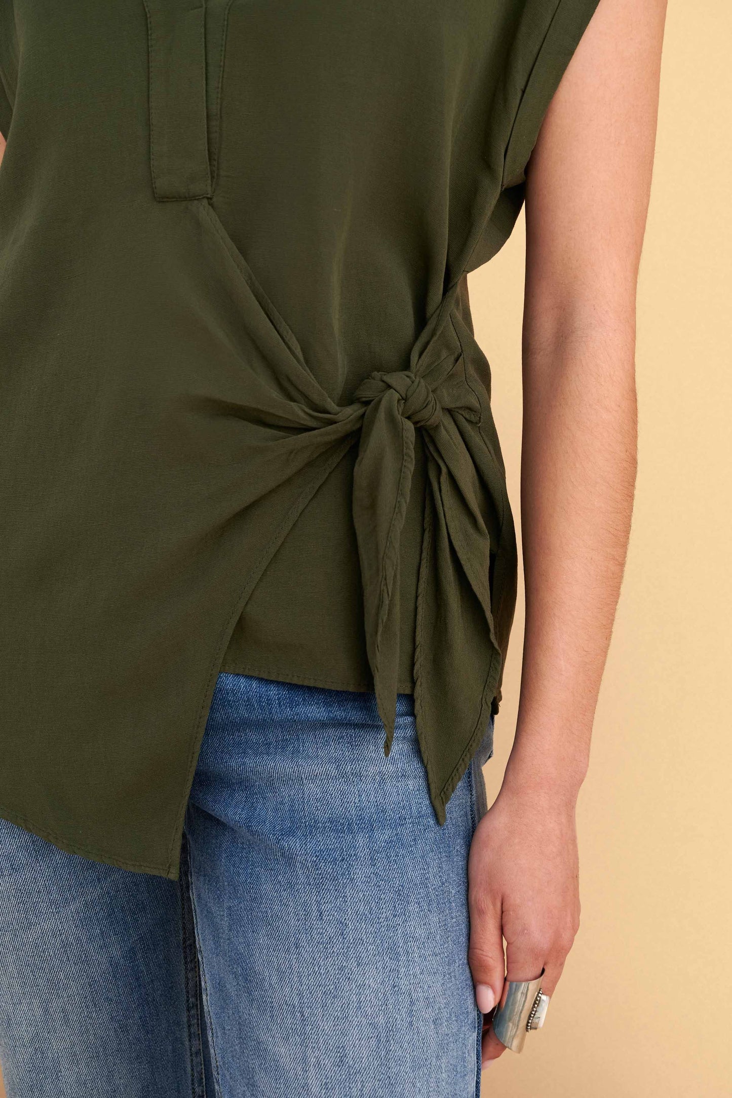 attrattivo - Bluze blu dhe jeshile me jake V dhe lidhje ne ane