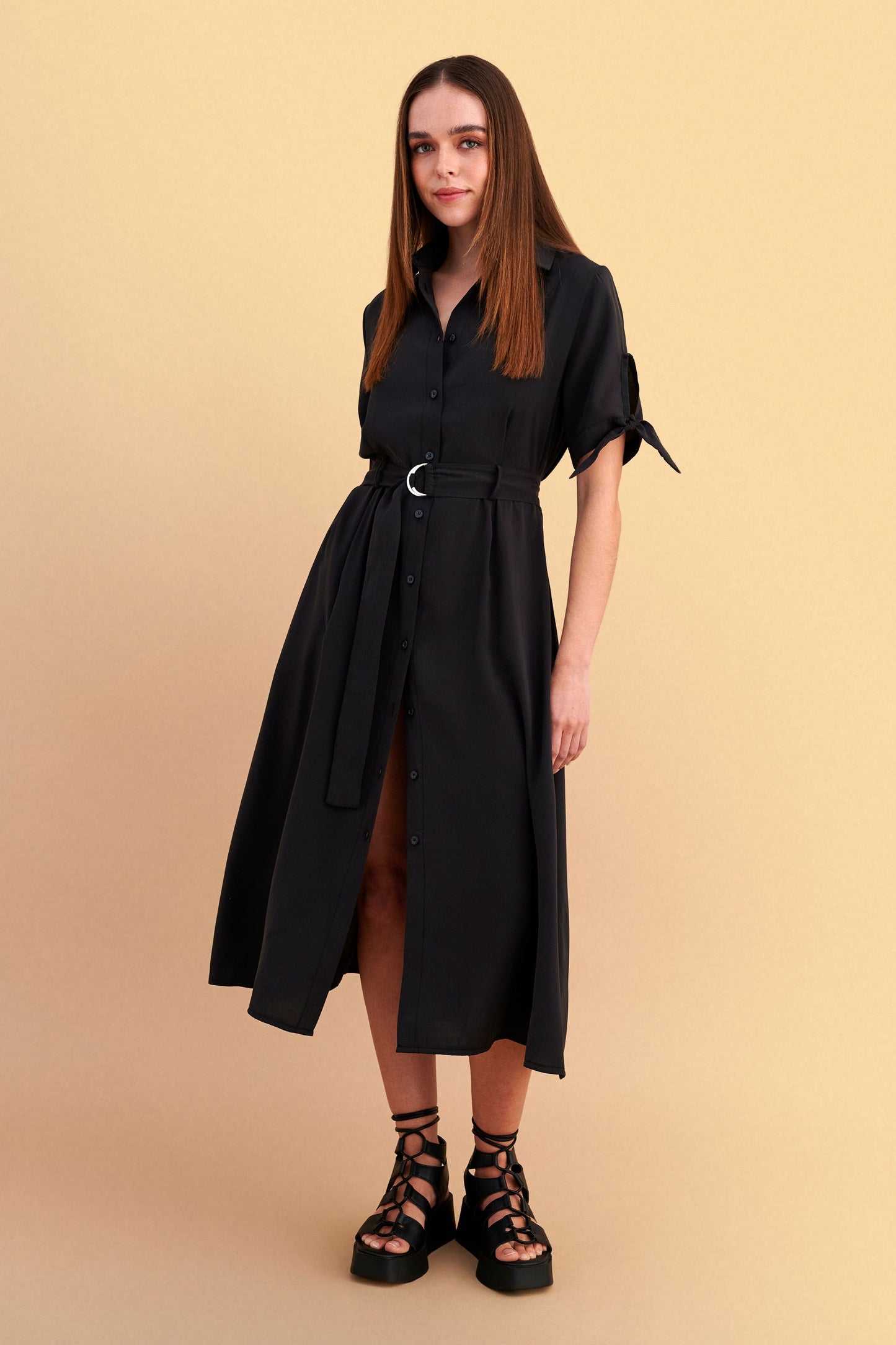 attrattivo - Fustan kaf dhe i zi me rrip dhe detaje lidhese