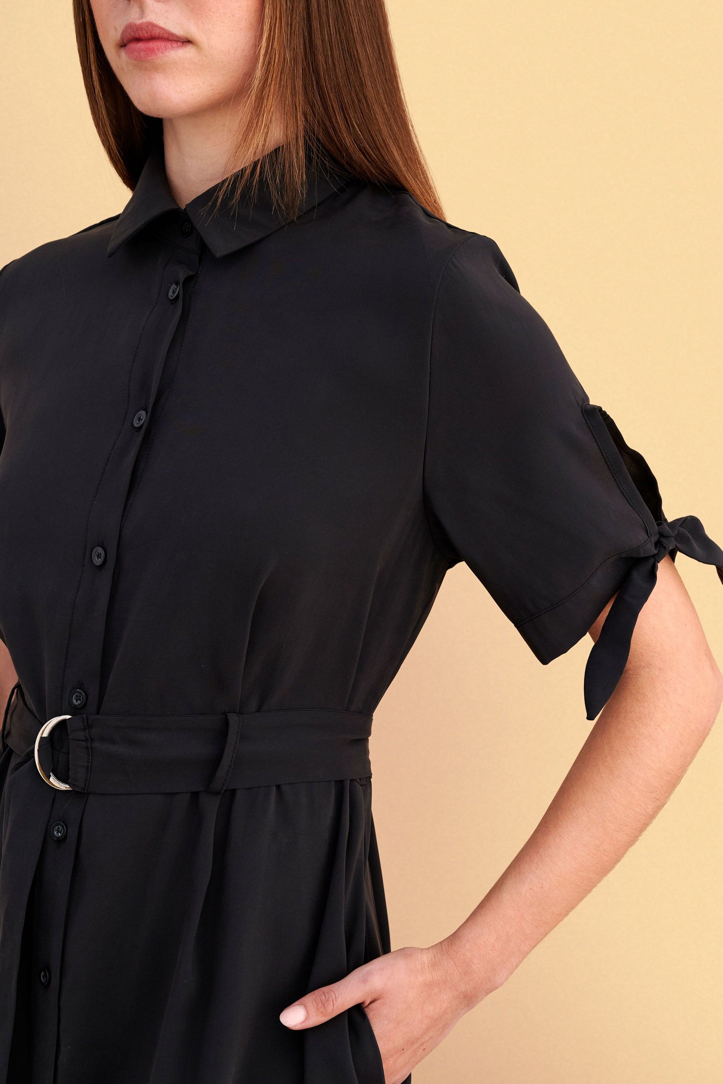 attrattivo - Fustan kaf dhe i zi me rrip dhe detaje lidhese